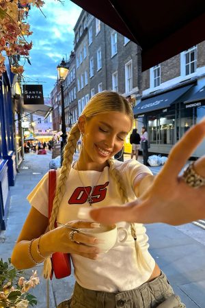 Y2K American Retro Off-Shoulder Short Sleeve Crop Top T-Shirt for Women - Slim Fit White Digital Design