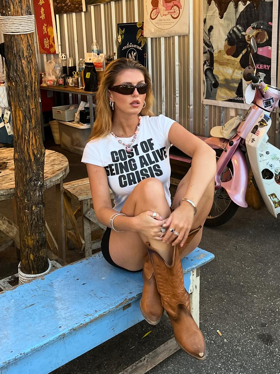 Y2K American Retro White Letter Short-Sleeve T-Shirt for Women - Summer Shoulder-Baring Sweet and Spicy Top Y2K American Retro White Letter Short-Sleeve T-Shirt for Women - Summer Shoulder-Baring Sweet and Spicy Top