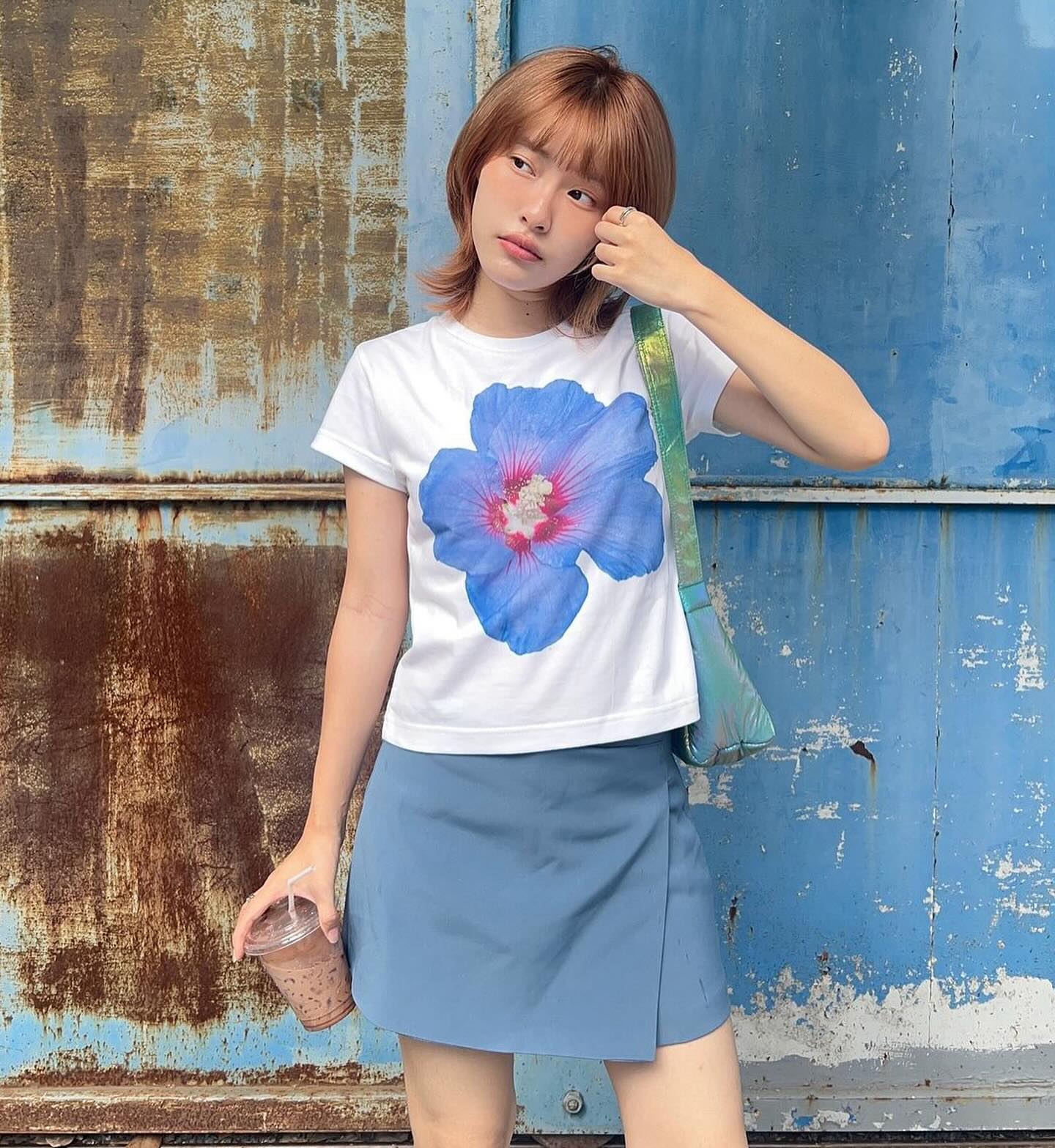 Y2K Floral Off-Shoulder Short Sleeve Crop Top for Women - Slim Fit American Retro Style Trendy Millennial Fashion Y2K Floral Off-Shoulder Short Sleeve Crop Top for Women - Slim Fit American Retro Style Trendy Millennial Fashion