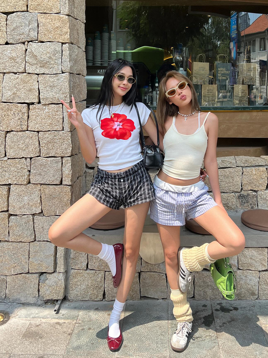 Y2K Floral Short Sleeve Crop Top for Women - American Retro Summer Slim Fit Shoulder-Baring Sweet and Spicy Design Y2K Floral Short Sleeve Crop Top for Women - American Retro Summer Slim Fit Shoulder-Baring Sweet and Spicy Design