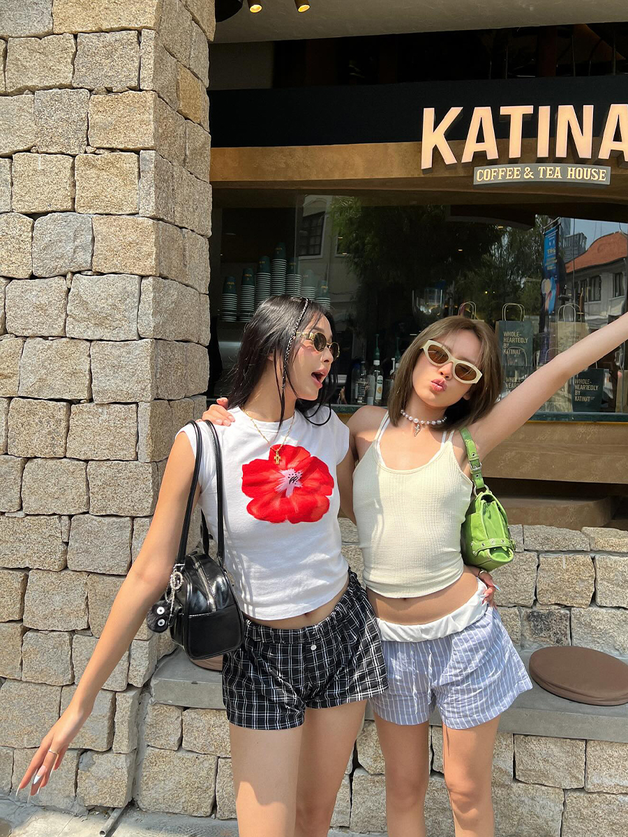 Y2K Floral Short Sleeve Crop Top for Women - American Retro Summer Slim Fit Shoulder-Baring Sweet and Spicy Design Y2K Floral Short Sleeve Crop Top for Women - American Retro Summer Slim Fit Shoulder-Baring Sweet and Spicy Design