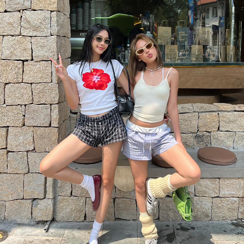 Y2K Floral Short Sleeve Crop Top for Women - American Retro Summer Slim Fit Shoulder-Baring Sweet and Spicy Design Y2K Floral Short Sleeve Crop Top for Women - American Retro Summer Slim Fit Shoulder-Baring Sweet and Spicy Design