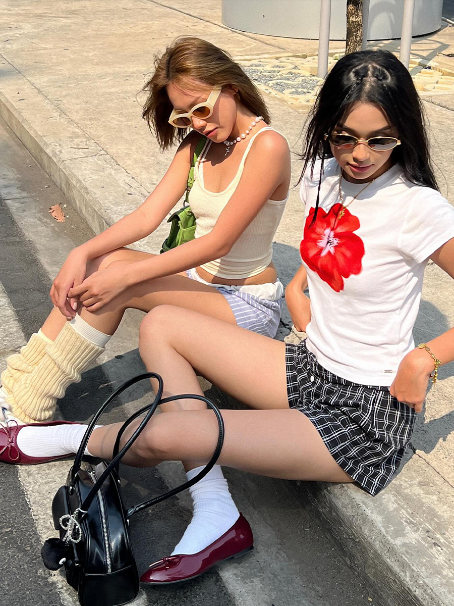 Y2K Floral Short Sleeve Crop Top for Women - American Retro Summer Slim Fit Shoulder-Baring Sweet and Spicy Design Y2K Floral Short Sleeve Crop Top for Women - American Retro Summer Slim Fit Shoulder-Baring Sweet and Spicy Design