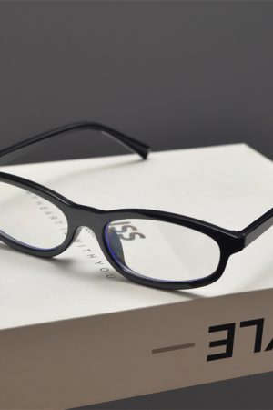 Y2K Futuristic Ultra-Narrow Frame Small Face Sunglasses for Men & Women - Hip-Hop Street Style Small Square Cat-Eye Design