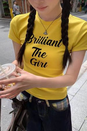 Yellow Retro Slim-Fit Short Sleeve T-Shirt for Women with Letter Print, Round Neck, Flattering Summer Style