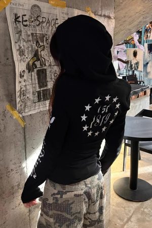 Acubi Hooded Graphic Top