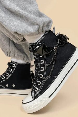Bat Wings Spiked Canvas Shoes