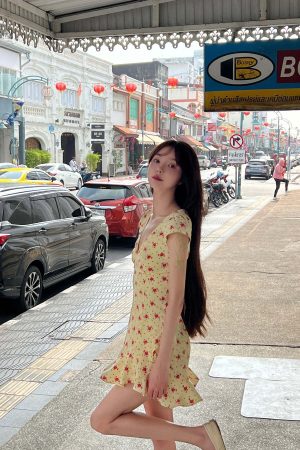 DreamyNerd Ruffle Hem Floral Mini Dress