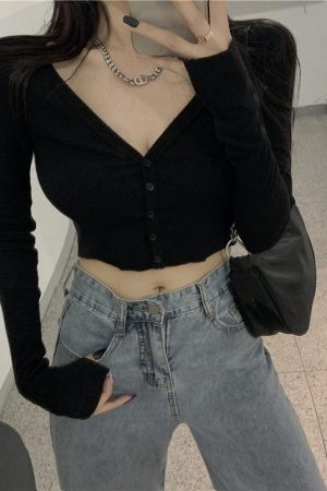 Extra Long Sleeves Buttoned Crop Top