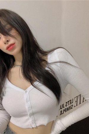 Extra Long Sleeves Buttoned Crop Top