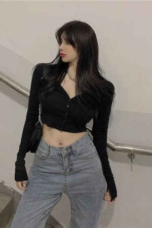 Extra Long Sleeves Buttoned Crop Top