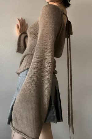 Flare Sleeved Knit Backless Top