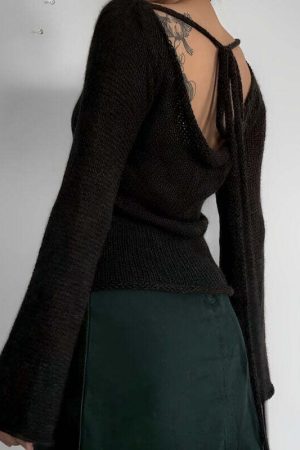 Flare Sleeved Knit Backless Top