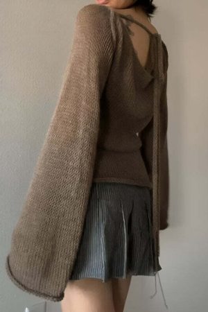 Flare Sleeved Knit Backless Top