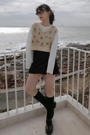 Floral Cropped Sweater Vest