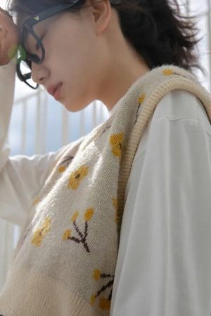 Floral Cropped Sweater Vest