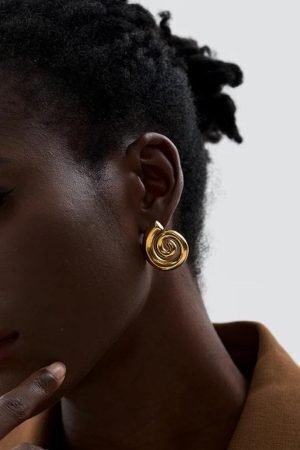 Gold Sea Shell Necklace & Earrings