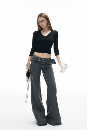 IAMXIAA Knit Cropped V Neck Sweater