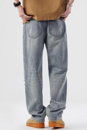Light Wash Distressed Knee Jeans