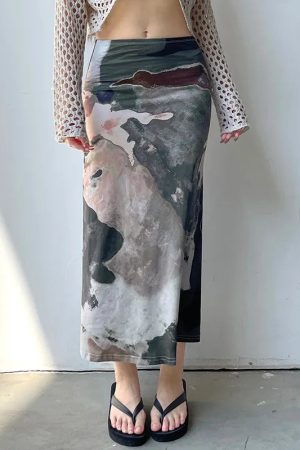 Low Rise Graphic Printed Midi Skirt