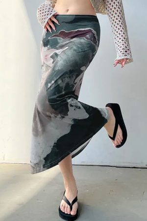 Low Rise Graphic Printed Midi Skirt