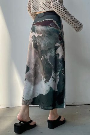 Low Rise Graphic Printed Midi Skirt