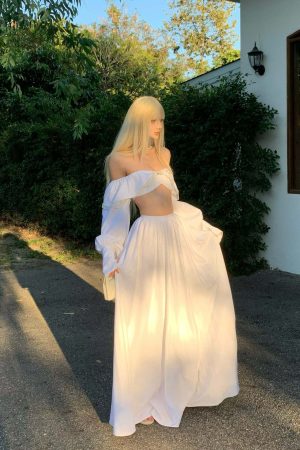 Rase le sol Bow-detail Strapless Long Sleeve Skirt Set