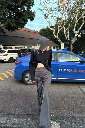 Rase le sol Cross Pendant Base Layer Tee