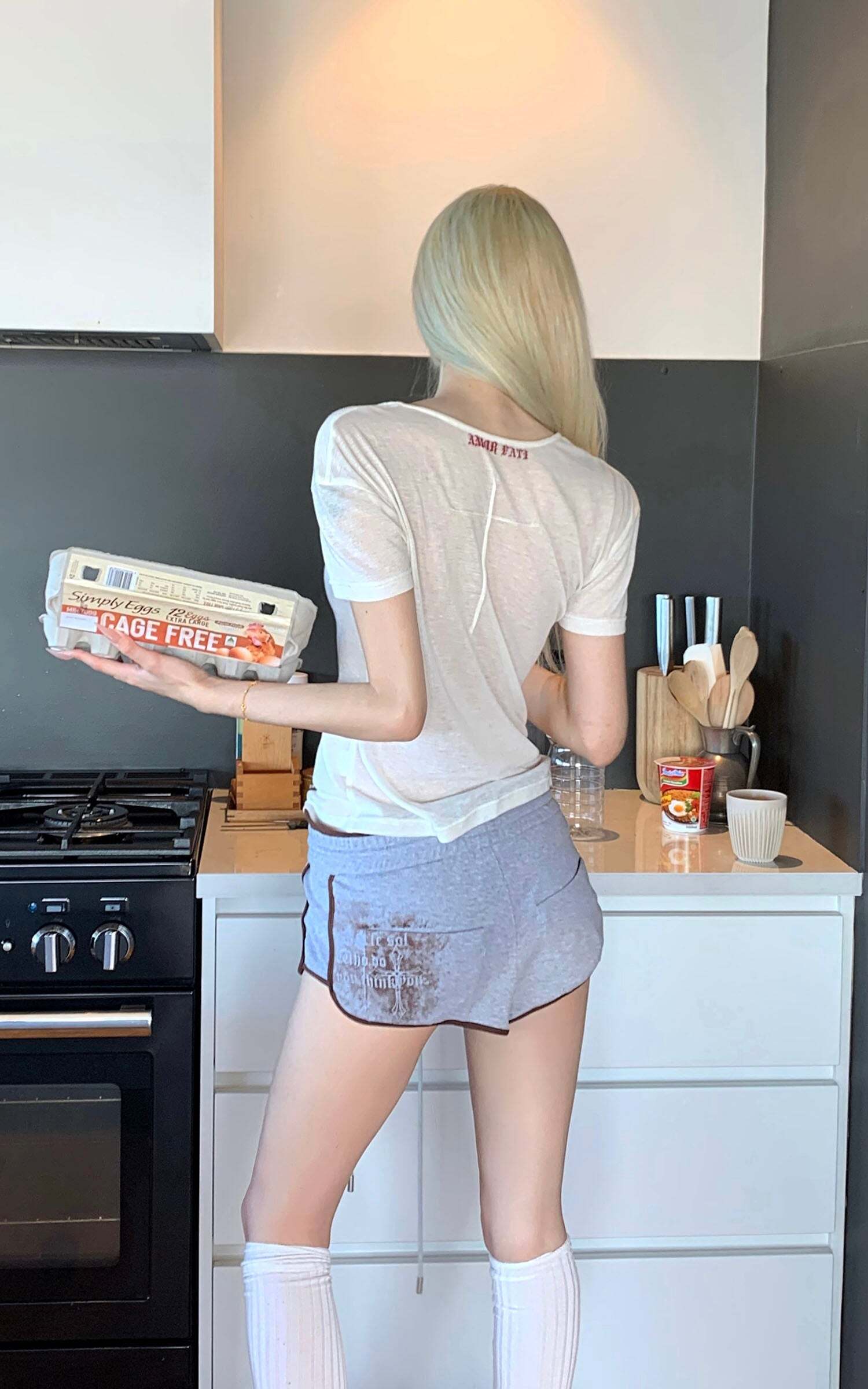 Rase le sol Deep V Cross-Stitch Gothic Letter Tee Rase le sol Deep V Cross-Stitch Gothic Letter Tee