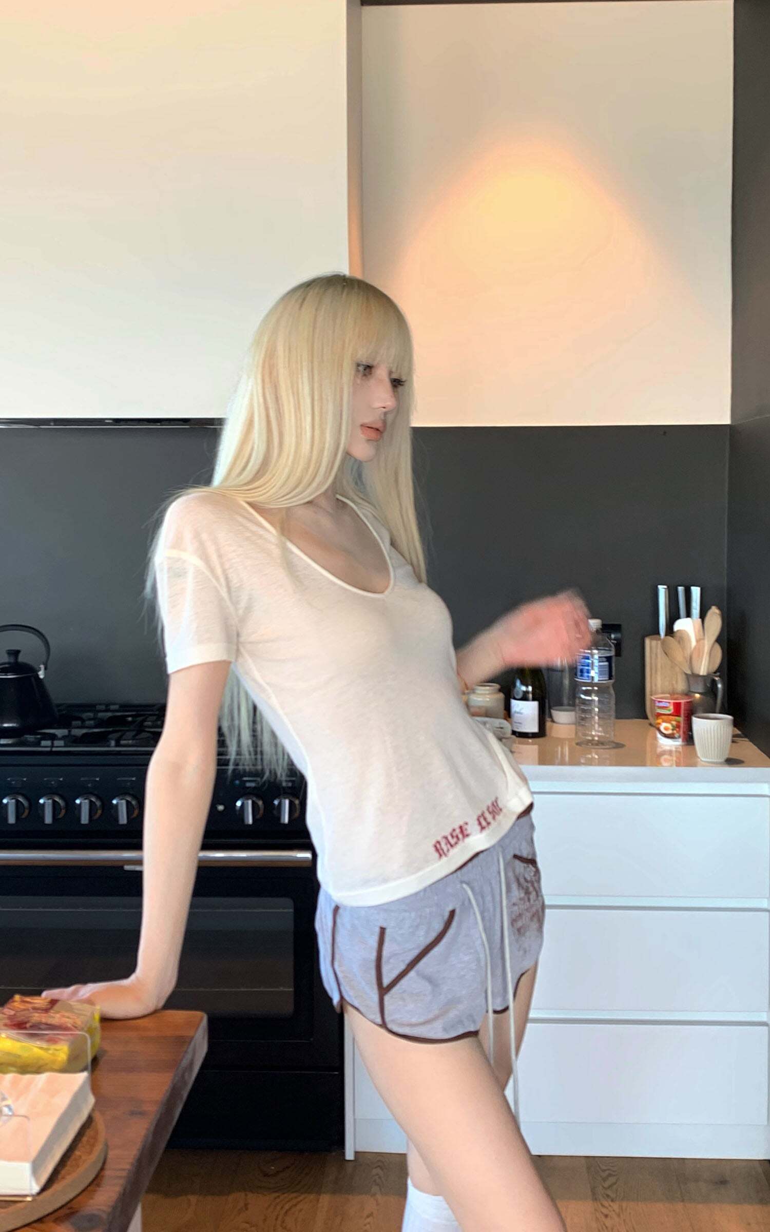 Rase le sol Deep V Cross-Stitch Gothic Letter Tee Rase le sol Deep V Cross-Stitch Gothic Letter Tee