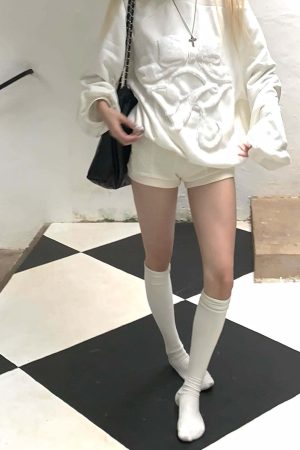 Rase le sol Embroidered Bow Off-Shoulder Sweatshirt