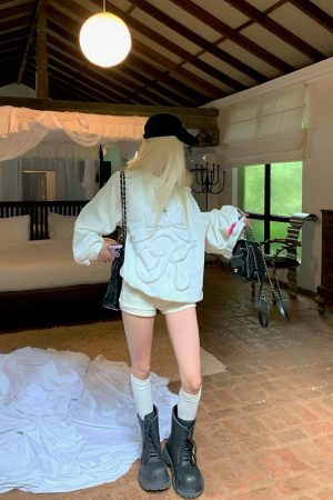 Rase le sol Embroidered Bow Off-Shoulder Sweatshirt