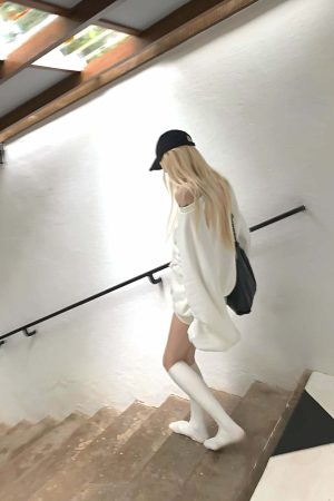 Rase le sol Embroidered Bow Off-Shoulder Sweatshirt