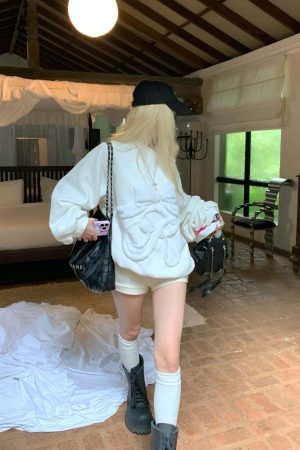 Rase le sol Embroidered Bow Off-Shoulder Sweatshirt