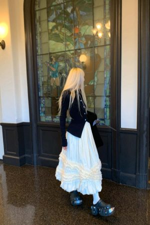 Rase le Sol Fitted Black Knit Cardigan