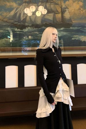 Rase le Sol Fitted Black Knit Cardigan