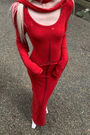 Rase le sol Fitted Knit Dress with Scarf