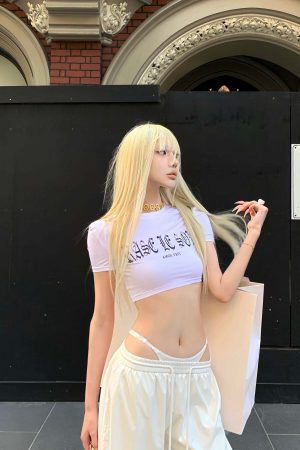 Rase le sol Gothic Print Cropped White Tee