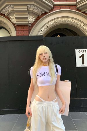 Rase le sol Gothic Print Cropped White Tee