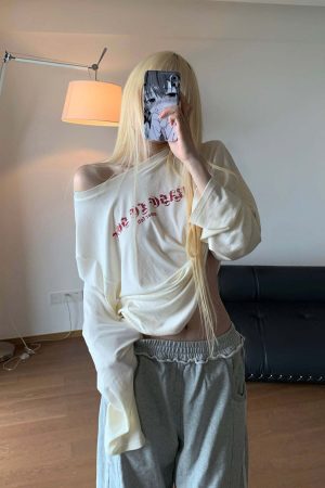 Rase le sol Gothic Print Long Sleeve and Stretch Lounge Shorts Set