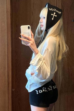 Rase le sol Knitted Shorts with Matching Headscarf