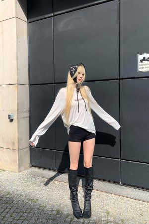 Rase le sol Knitted Shorts with Matching Headscarf