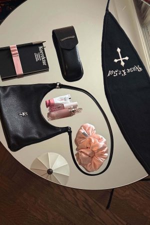 Rase le sol Knitted Shorts with Matching Headscarf