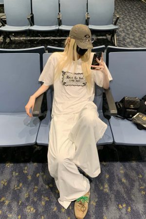 Rase le sol Lace-Inspired Graphic Oversized Tee