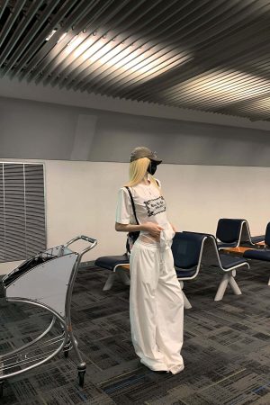 Rase le sol Lace-Inspired Graphic Oversized Tee