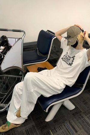 Rase le sol Lace-Inspired Graphic Oversized Tee