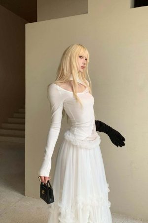 Rase le sol Lace & Mesh Paneled Fitted Top