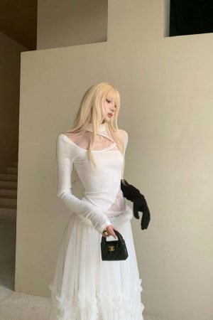 Rase le sol Lace & Mesh Paneled Fitted Top