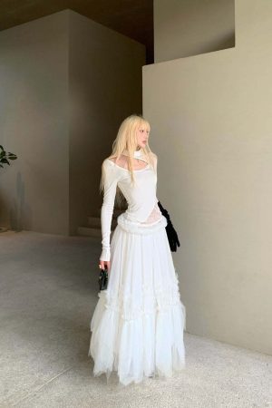 Rase le sol Lace & Mesh Paneled Fitted Top