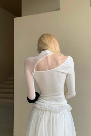 Rase le sol Lace & Mesh Paneled Fitted Top